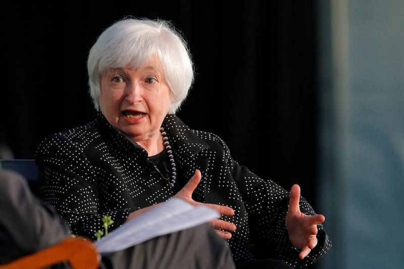 © Reuters. Federal Reserve Chair Janet Yellen speaks at the Radcliffe Institute for Advanced Studies at Harvard University in Cambridge