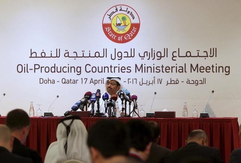 © Reuters. Qatar's Energy Minister Mohammad bin Saleh al-Sada attends a news conference following a meeting between OPEC and non-OPEC oil producers, in Doha