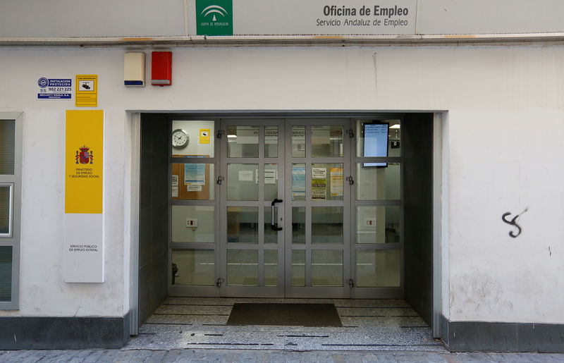 © Reuters. A government-run employment office is pictured in the Andalusian capital of Seville