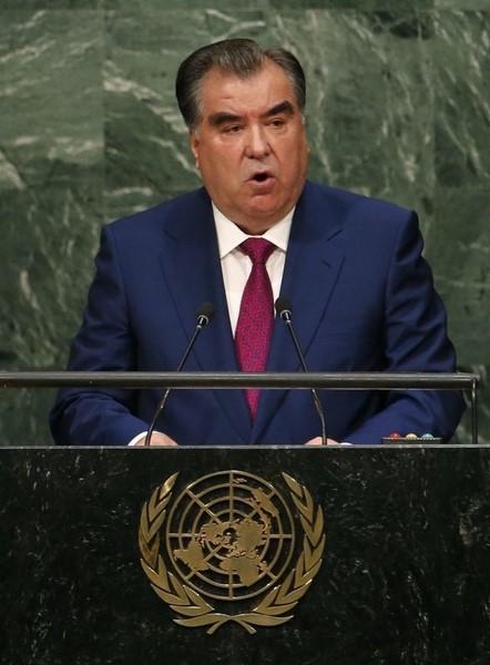 © Reuters. السجن مدى الحياة لزعيمين سابقين لحزب إسلامي محظور في طاجيكستان