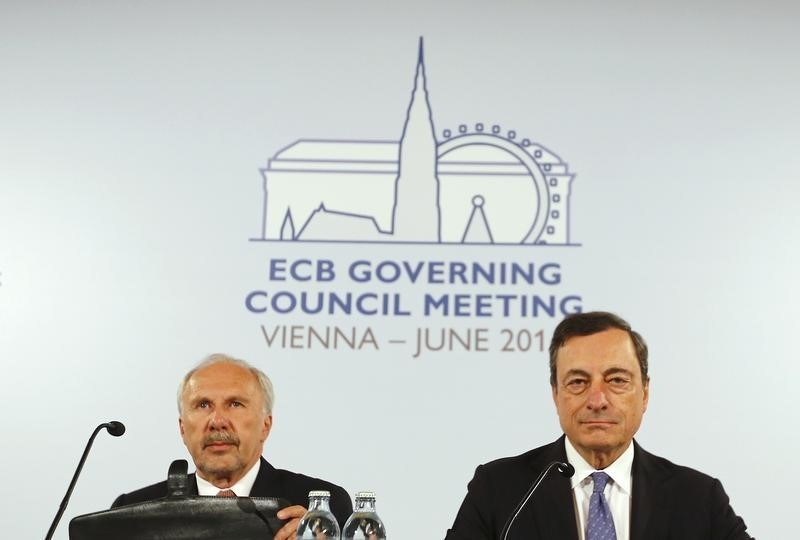 © Reuters. El BCE mantiene los tipos y eleva levemente sus previsiones