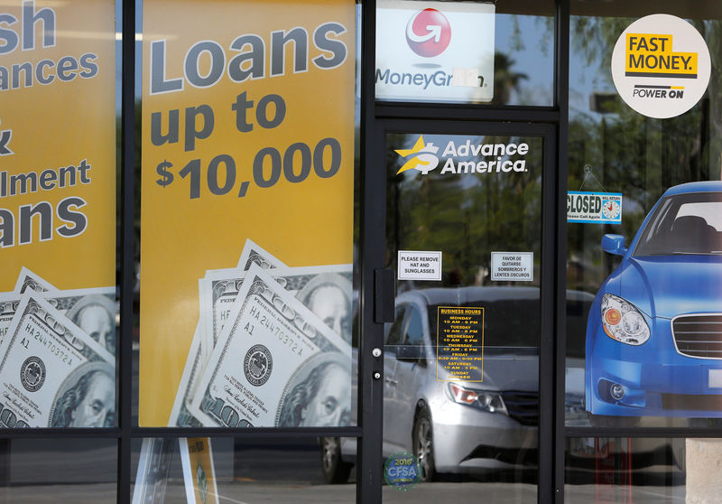 © Reuters. The storefront of an Advance America loan store is shown in Palm Springs, California