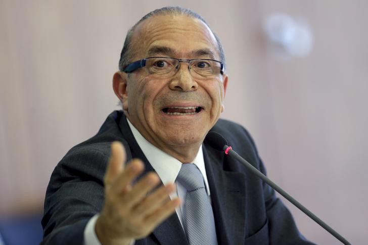 © Reuters. Padilha, durante entrevista no Planalto