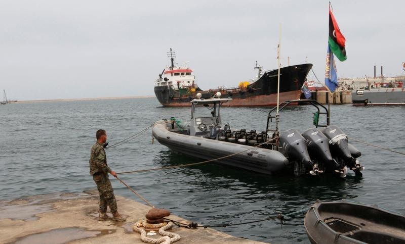 © Reuters. Aparecen cuerpos de 85 inmigrantes ahogados en costas de Libia