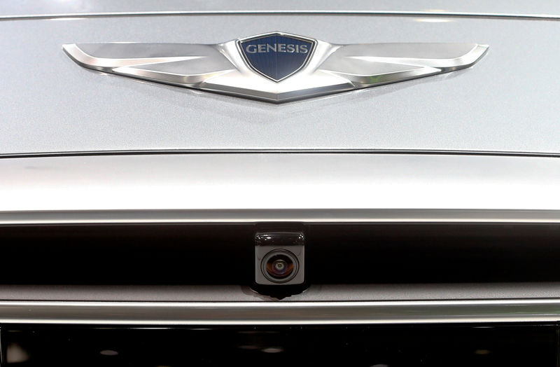 © Reuters. A lens of a camera system is placed between the radiator grill of a Hyundai Genesis car during the media day ahead of the 84th Geneva Motor Show at the Palexpo Arena in Geneva