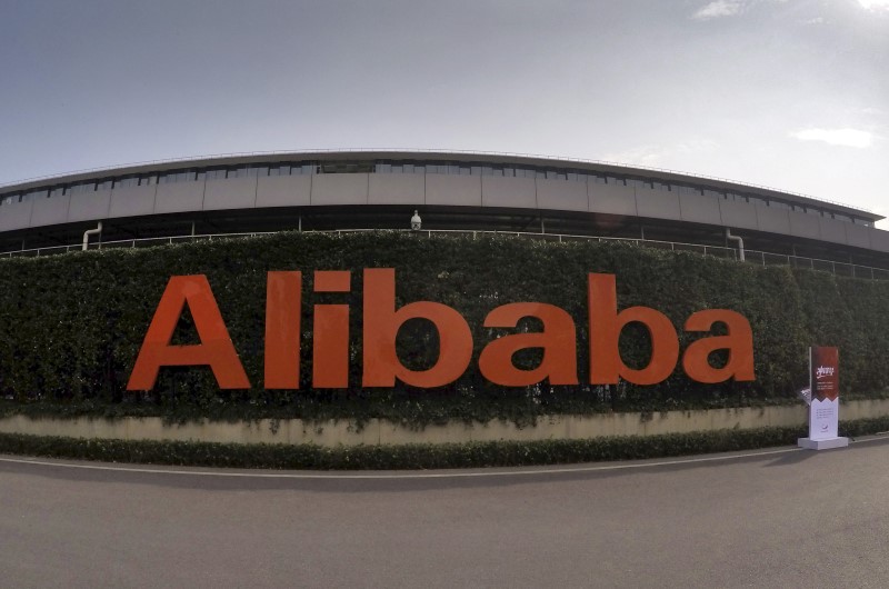 © Reuters. A logo of Alibaba Group is pictured at its headquarters in Hangzhou