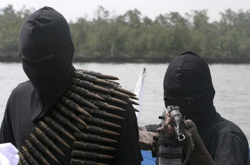 © Reuters. مسلحون في نيجيريا يشنون هجمات جديدة ويتعهدون بوقف إنتاج النفط