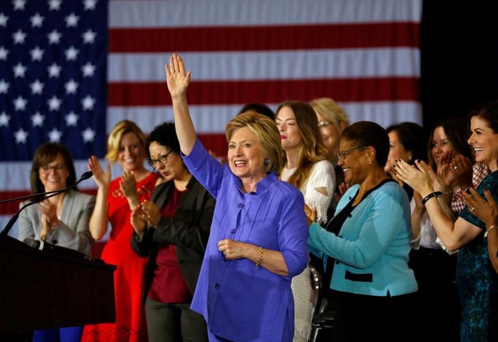 © Reuters. Hillary durante evento em Culver City, Califórnia