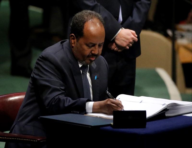 © Reuters. رئيس الصومال: اختيار برلمان جديد في أغسطس