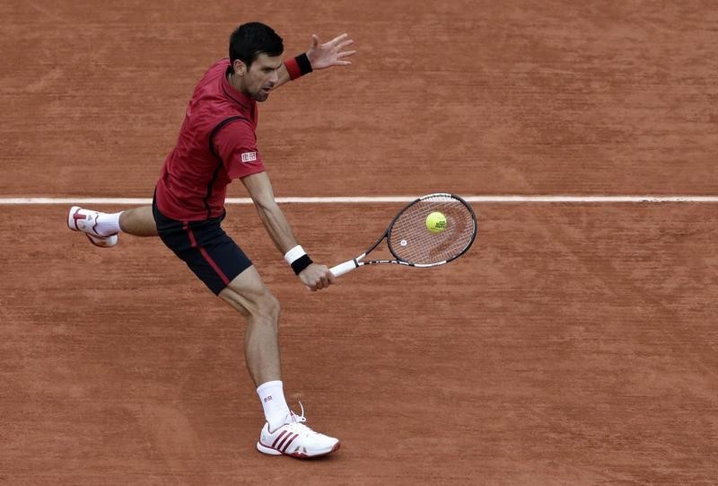 © Reuters. Tennis - French Open Mens Singles Semifinal match - Roland Garros - Novak Djokovic of Serbia v Dominic Thiem of Austria