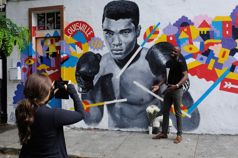 © Reuters. Muhammad Ali es recordado como un boxeador que trascendió al deporte