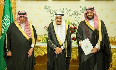 © Reuters. Saudi Crown Prince Mohammed bin Nayef, Saudi King Salman, and Saudi Arabia's Deputy Crown Prince Mohammed bin Salman stand together as Saudi Arabia's cabinet agrees to implement a broad reform plan known as Vision 2030 in Riyadh,