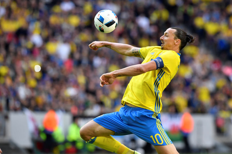 © Reuters. Sweden's Ibrahimovic in action during the friendly soccer match Sweden v Wales at the Friends Arena in Stockholm