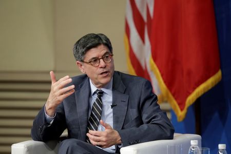 © Reuters. U.S. Treasury Secretary Jack Lew attends a discussion about the 2016 U.S.-China Strategic and Economic Dialogue and overall U.S.-China bilateral economic relations at Tsinghua University in Beijing