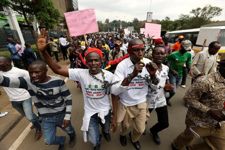 © Reuters. احتجاجات في كينيا للمطالبة باستقالة الهيئة المشرفة على الانتخابات