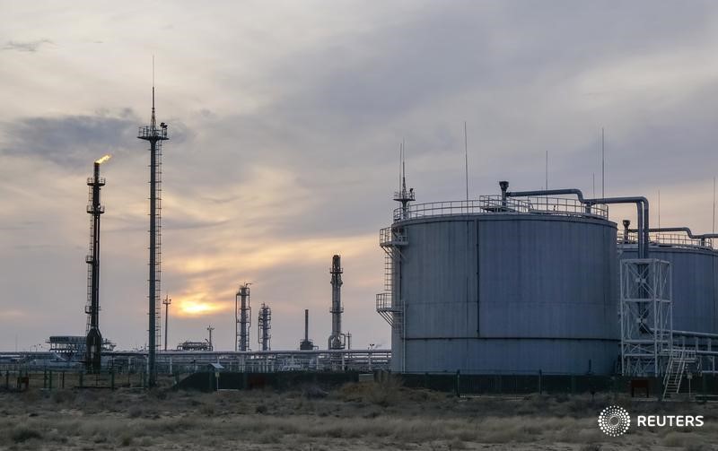 © Reuters. Предприятие Казмунайгаза на нефтяном месторождении в Кызылординской области Казахстана
