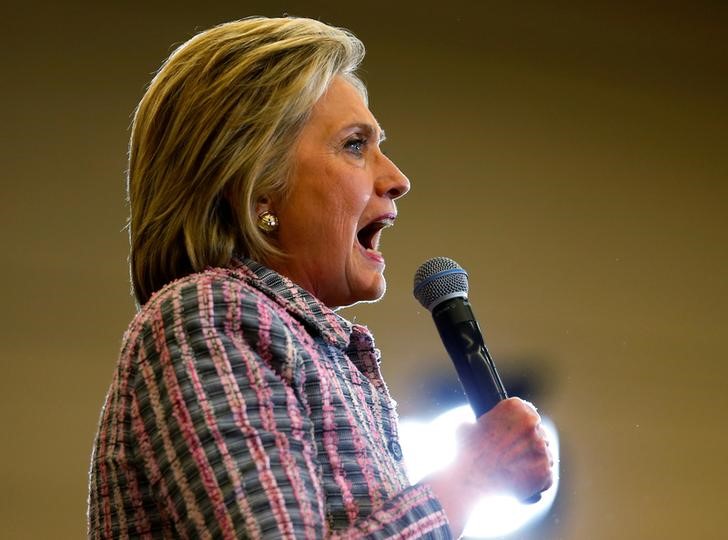 © Reuters. Pré-candidata democrata à Presidência dos EUA Hillary Clinton durante campanha na Califórnia