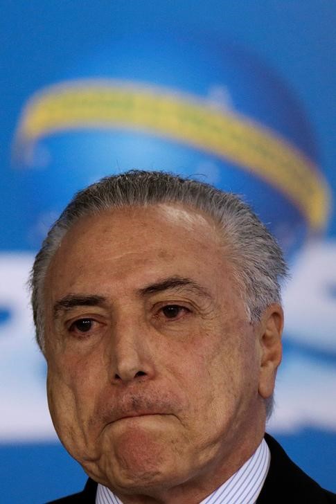 © Reuters. Presidente interino Michel Temer durante cerimônia no Palácio do Planalto, em Brasília