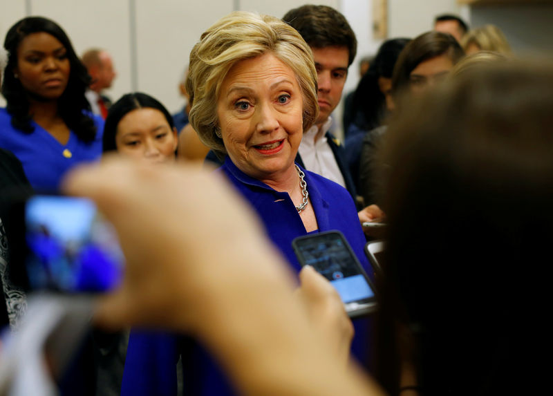 © Reuters. U.S. Democratic presidential candidate Hillary Clinton stops to talk and take questions from the media during a campaign stop at a community center in Compton, California