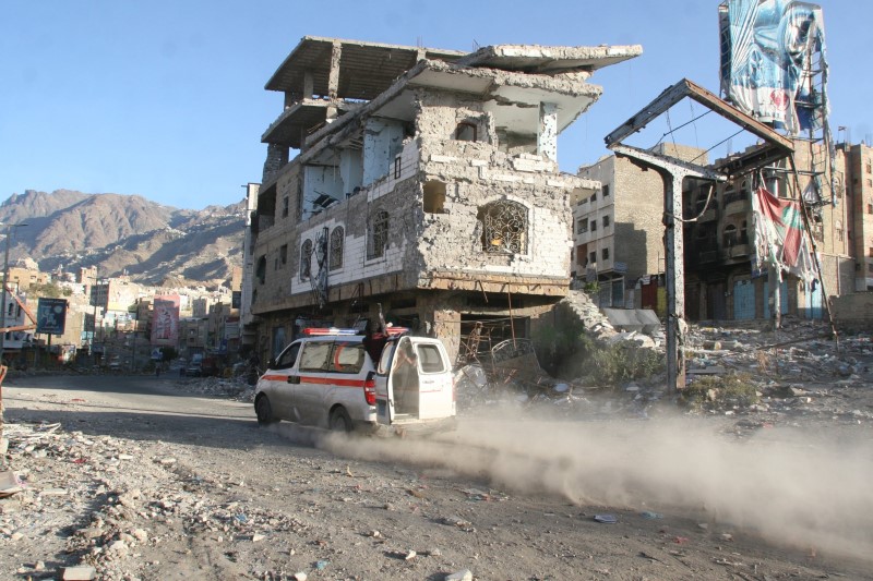 © Reuters. أطباء بلا حدود: مستشفيات تدعمها المنظمة في اليمن استقبلت 134 قتيلا ومصابا في يوم واحد