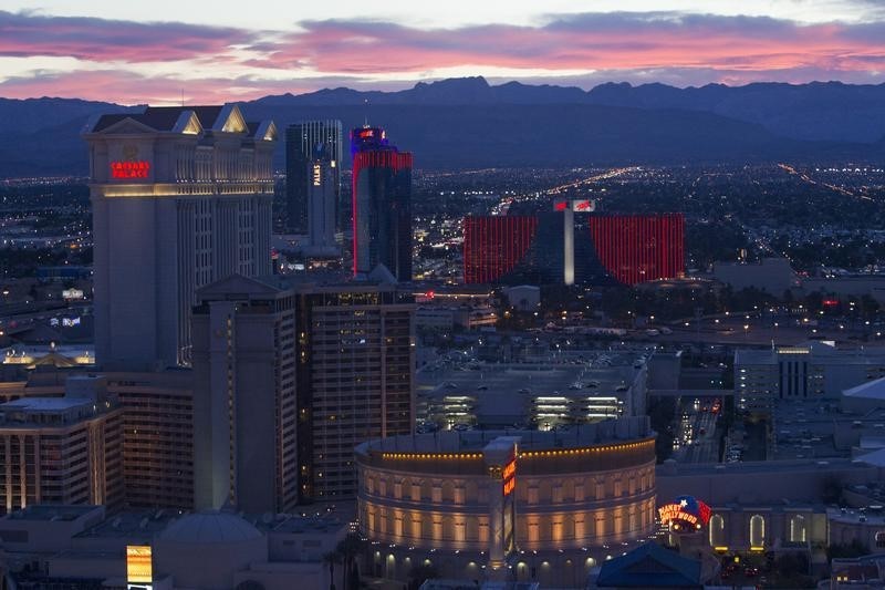 © Reuters. Las Vegas Strip casinos are seen from the 550 foot-tall (167.6 m) High Roller observation wheel, the tallest in the world, in Las Vegas