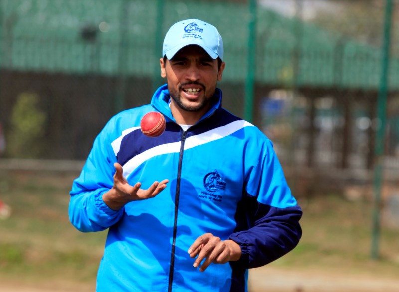 © Reuters. Pakistan pace bowler Mohammad Amir takes part in a practice session at a cricket ground in Rawalpindi