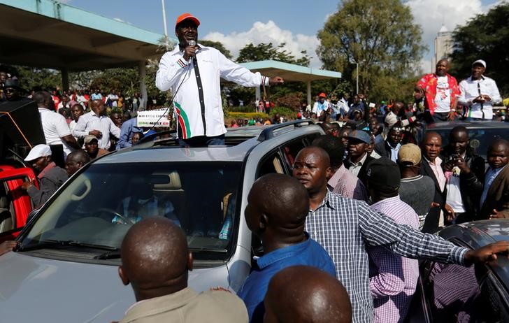 © Reuters. كينيا تحظر احتجاجات المعارضة ضد لجنة الانتخابات مع تصاعد العنف