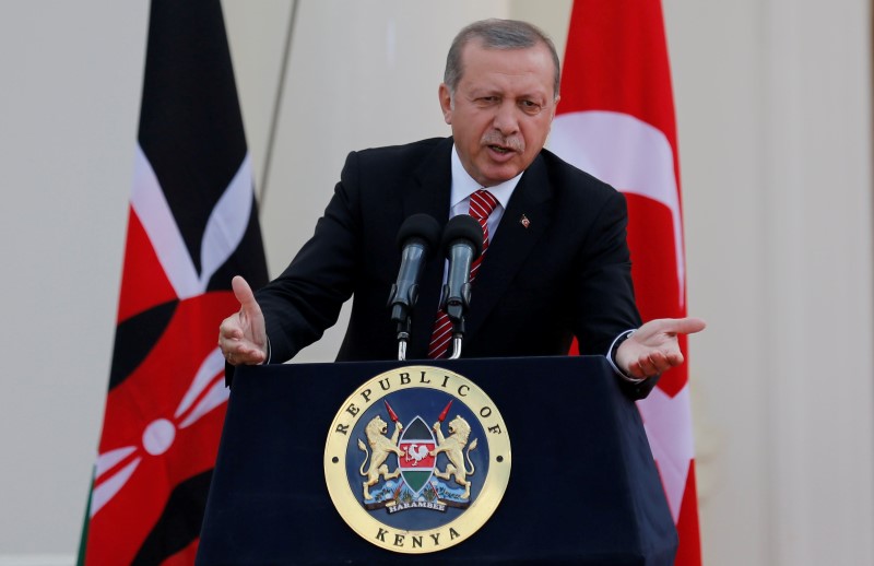 © Reuters. الرئاسة التركية: إردوغان وقع مشروع قانون يرفع الحصانة عن نواب البرلمان