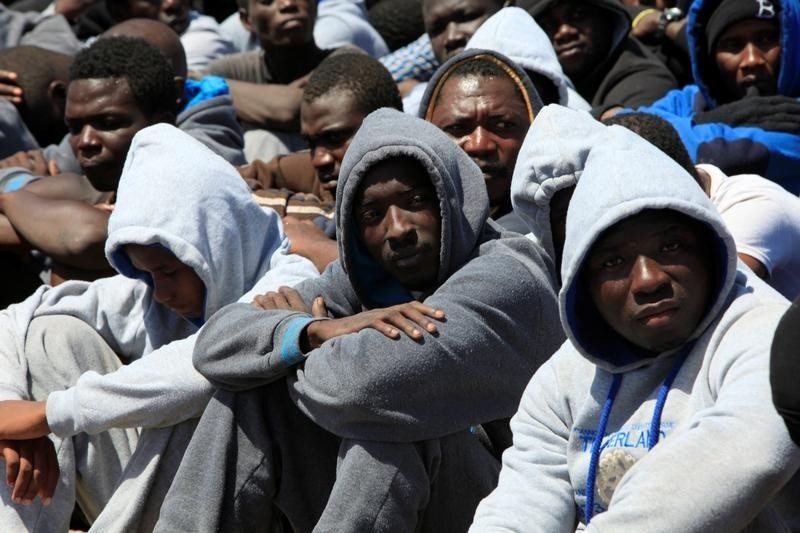 © Reuters. الاتحاد الأوروبي يستهدف زيادة تصاريح العمال للمهاجرين المهرة