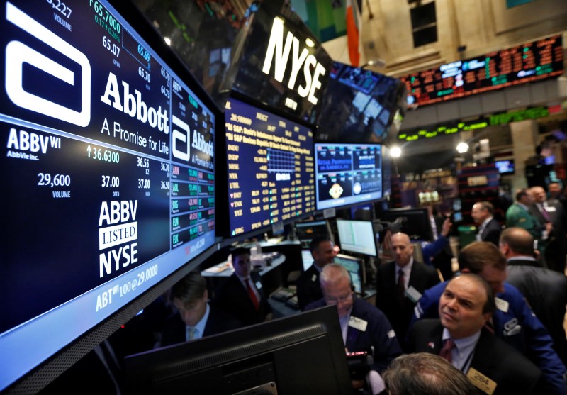 © Reuters. Traders gather at the booth that trades Abbott Laboratories on the floor of the New York Stock Exchange