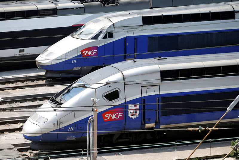 © Reuters. L'ETAT VA REPRENDRE UNE PARTIE DE LA DETTE DE LA SNCF