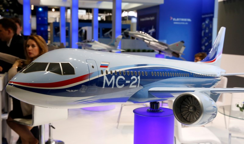 © Reuters. A model of the Russian Irkut MC-21 aircraft is is pictured at the ILA Berlin Air Show in Schoenefeld