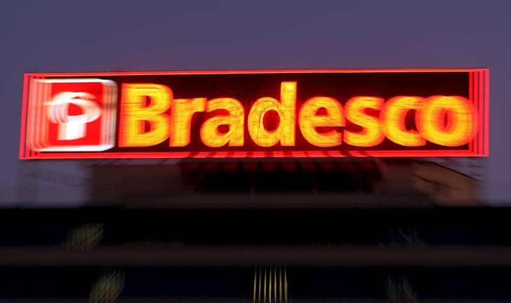 © Reuters. The logo of Brazilian Bradesco bank is seen on a branch in Osasco financial centre