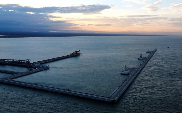 © Reuters. Vista do Porto Açu em São João da Barra, no Rio de Janeiro