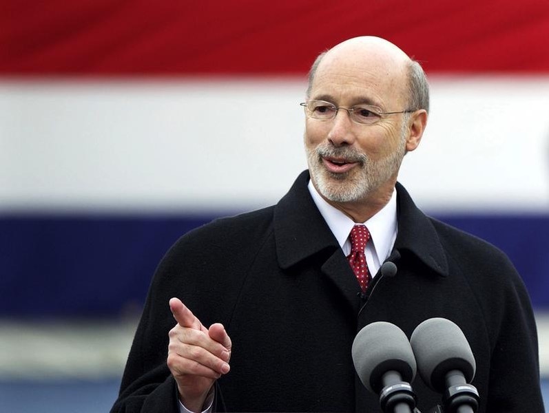 © Reuters. Tom Wolf delivers speech after being sworn in as 47th Governor of Pennsylvania during inauguration at the State Capitol in Harrisburg,