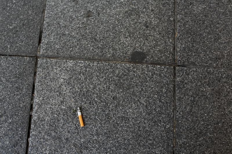 © Reuters. Altadis alerta del aumento del contrabando de tabaco de liar en España