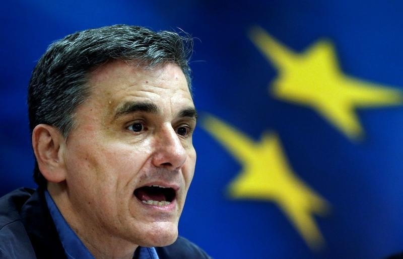 © Reuters. Greek Finance Minister Tsakalotos speaks during a news conference at the ministry in Athens