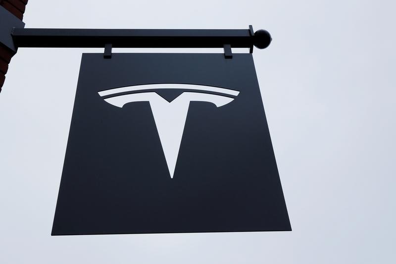 © Reuters. A Tesla logo hang on a building outside of a Tesla dealership in New York