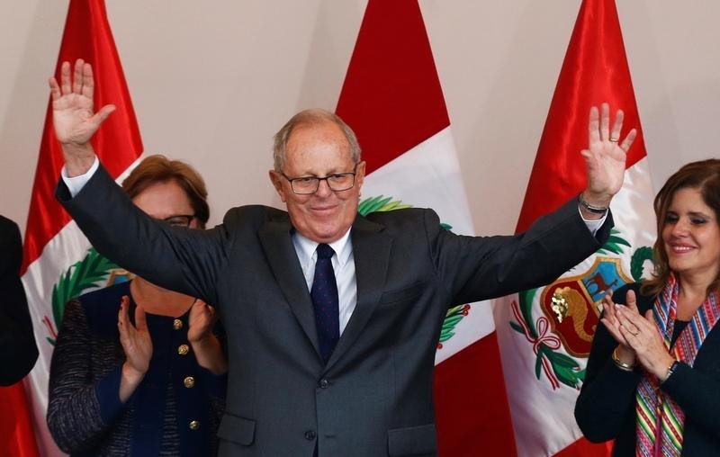 © Reuters. Kuczynski gana el peleado recuento presidencial en Perú