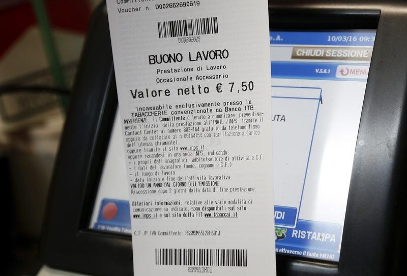 © Reuters. Un voucher acquistato presso una tabaccheria a Roma