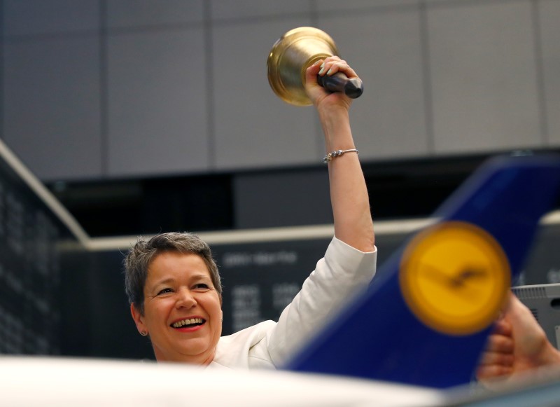 © Reuters. Simone Menne, CFO of German air carrier Lufthansa AG rings the starting trading bell to mark the 50th anniversary of Lufthansa Group, at the stock exchange in Frankfurt