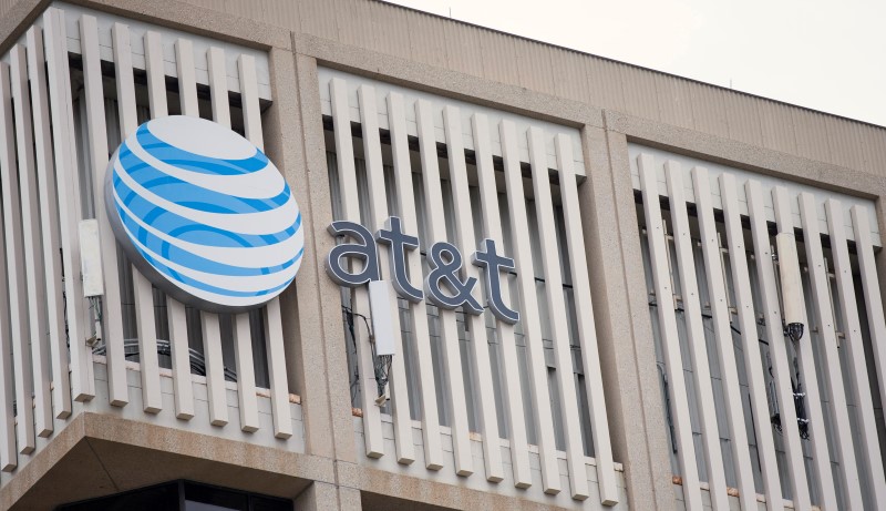 © Reuters. An AT&T Logo is pictured on the side of a building in Pasadena