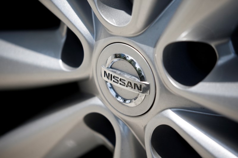 © Reuters. The logo of Nissan is seen on a Qashqai car at its dealership in Seoul