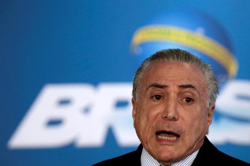 © Reuters. Presidente interino Michel Temer em cerimônia no Palácio do Planalto, em Brasília