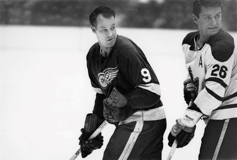 © Reuters. Detroit Red Wings Gordie Howe is pictured in action in this handout photo