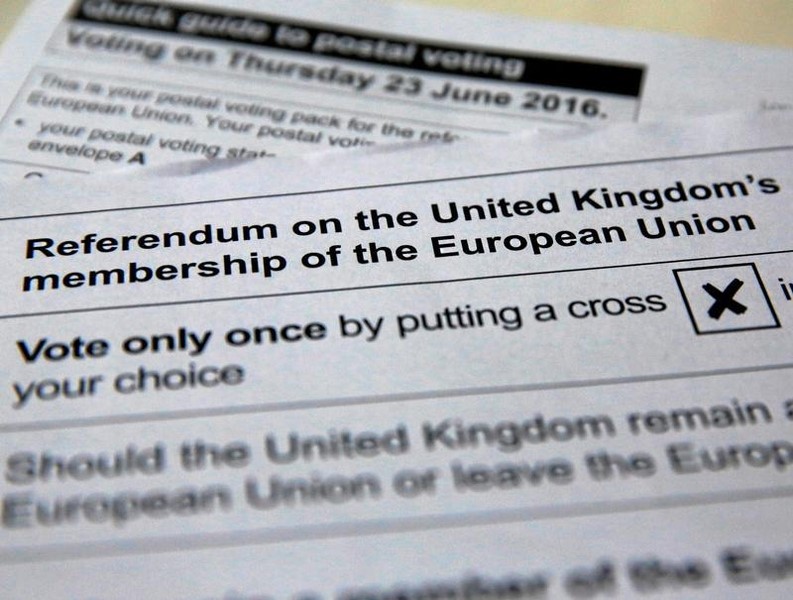 © Reuters. Sondeos dispares elevan la incertidumbre en vísperas del referéndum sobre "Brexit"