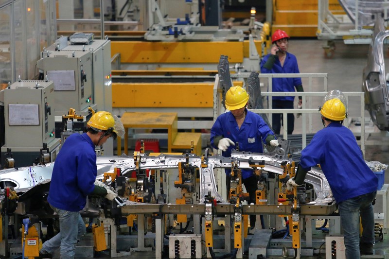 © Reuters. A car is built at a BYD weld line in Shenzhen