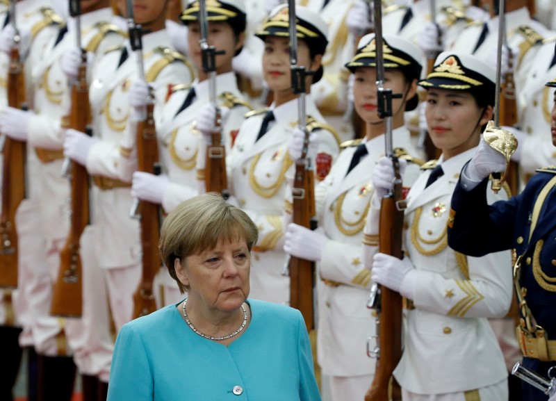 © Reuters. German Chancellor Angela Merkel attends a welcoming ceremony at the Great Hall of the People in Beijing
