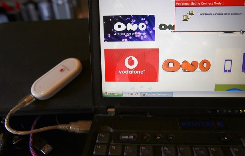 © Reuters. A Vodafone device connected to a laptop and an internet page with logo from Ono and Vodafone, is seen at an office in Barcelona