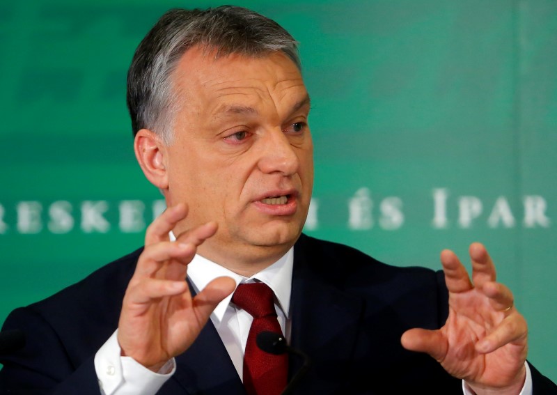 © Reuters. Hungarian Prime Minister Orban delivers a speech during a business conference in Budapest